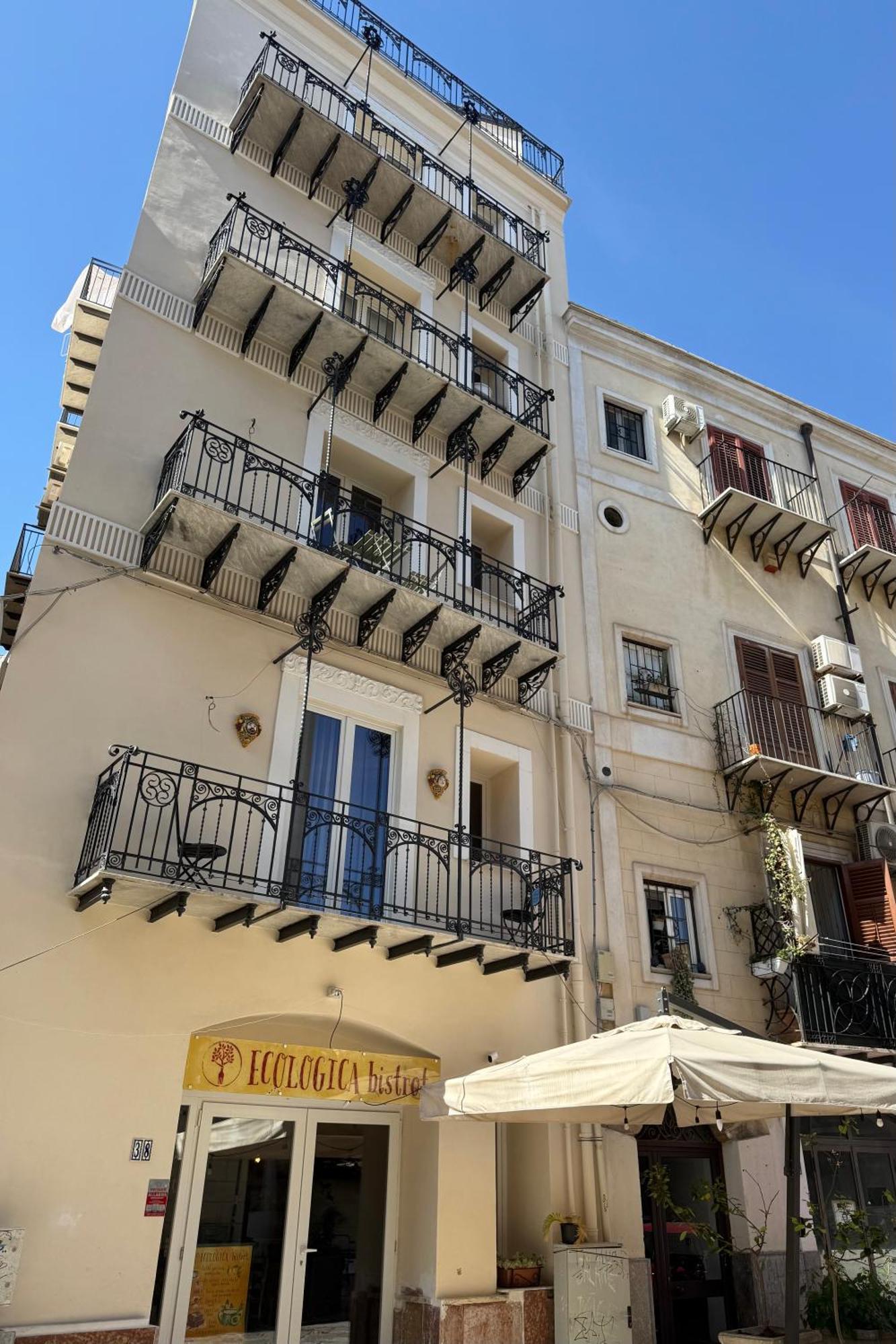 La Cala Flat *
